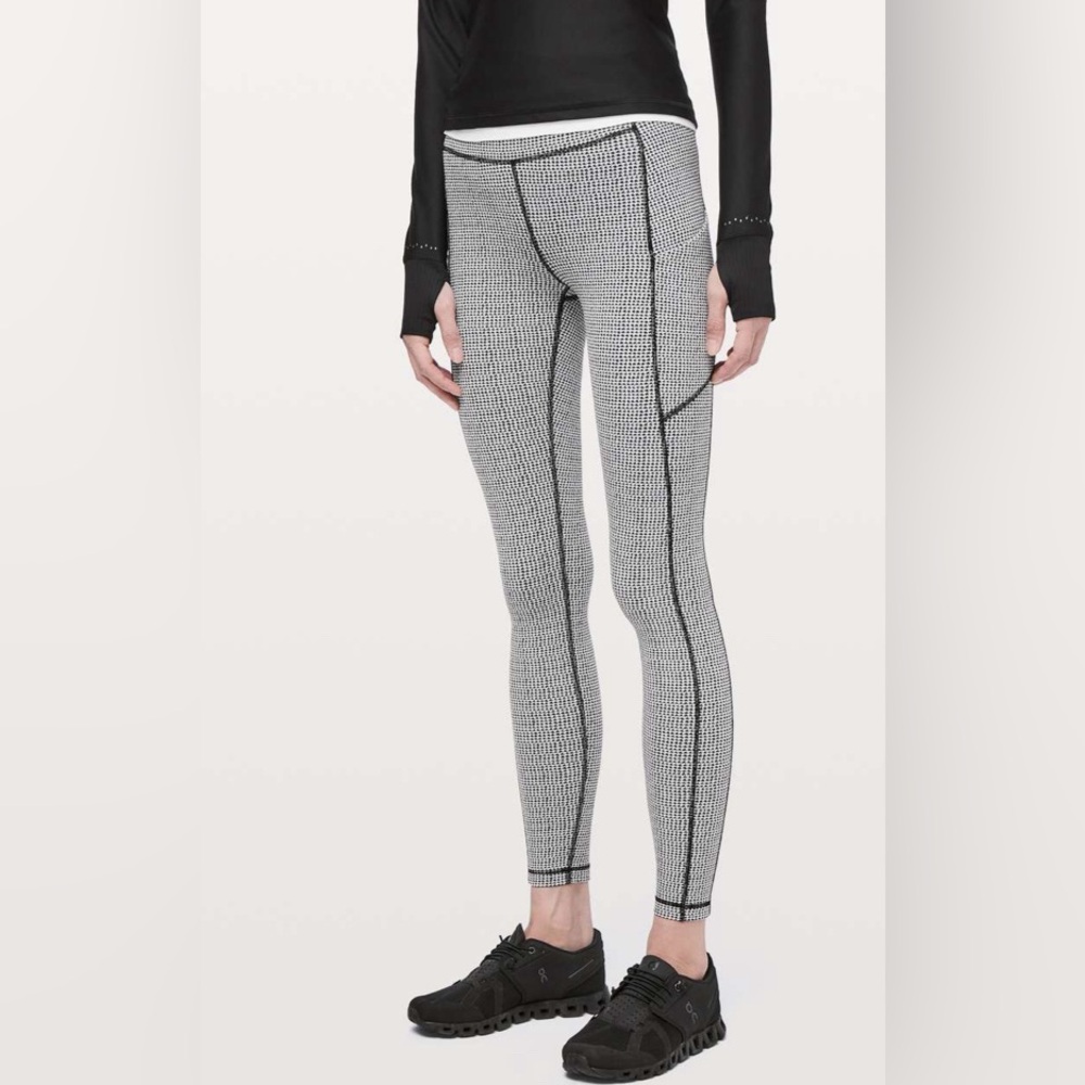 lululemon | size 6 Speed Up Tight *Full-On Luxtreme 28" Teeny‎ Tooth White Black